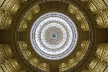 Austin, Texas ABD - 9 Nisan 2016: Güzel iç kubbe 1888 yılında tamamlanmış ve Merkez İlçe Kongresi cadde üzerinde bulunan tarihi Texas devlet Capitol binası.