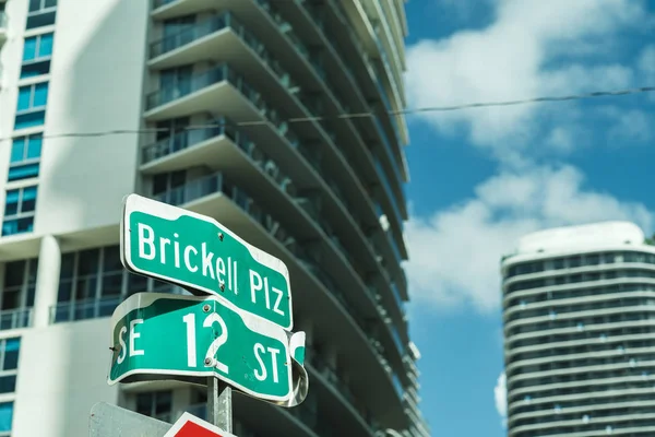 Cityscape Widok Znak Obszaru Brickell Popularne Pobliżu Downtown Miami — Zdjęcie stockowe