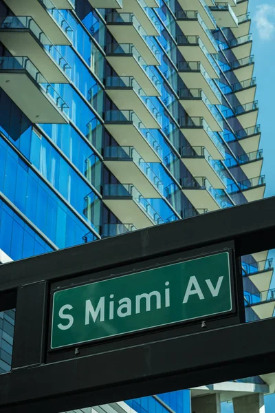 Cityscape Widok Znak Obszaru Brickell Popularne Pobliżu Downtown Miami — Zdjęcie stockowe