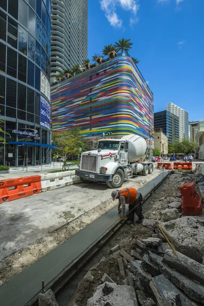 美国佛罗里达州迈阿密 2018年10月1日 迈阿密市中心热门布里克尔地区的道路建设项目 — 图库照片