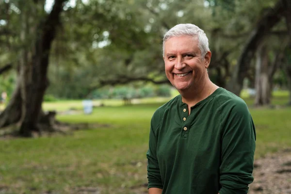 Guapo Hombre Mediana Edad Retrato Aire Libre —  Fotos de Stock