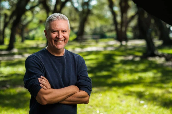 Schöner Mann Mittleren Alters Freien Porträt Einem Park — Stockfoto