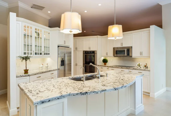 Beautiful Home Kitchen White Cabinets — Stock Photo, Image