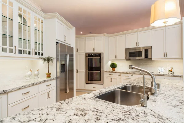 Beautiful Home Kitchen White Cabinets — Stock Photo, Image