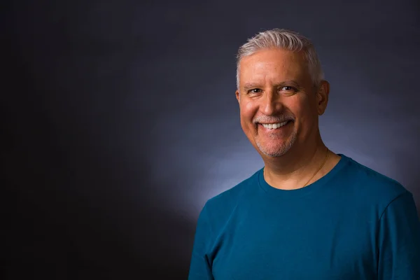 Guapo Hombre Mediana Edad Retrato Estudio Con Fondo Gris —  Fotos de Stock