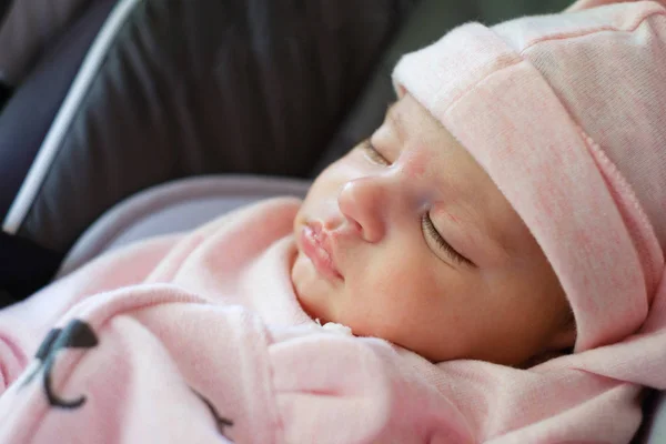 Portre Uyuyan Güzel Iki Aylık Bebek Kız — Stok fotoğraf