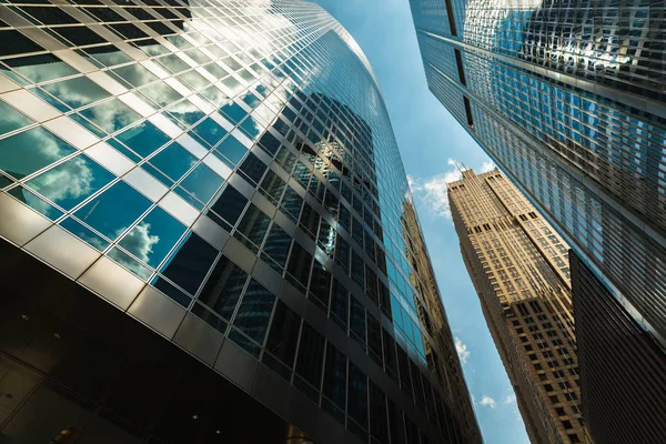 Vista Hacia Arriba Los Rascacielos Modernos Centro Chicago — Foto de Stock