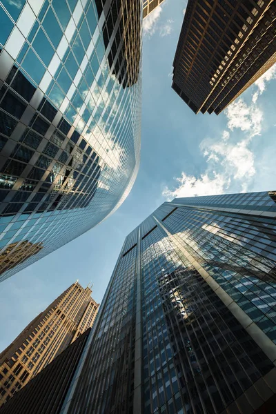 Blick Nach Oben Auf Moderne Wolkenkratzer Der Innenstadt Chicagos — Stockfoto
