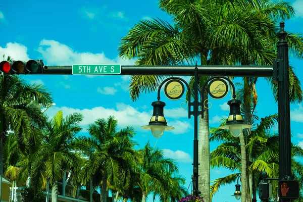 Schilderachtige Vijfde Avenue Stadsgezicht Populaire Binnenstad Wijk Naples Florida — Stockfoto