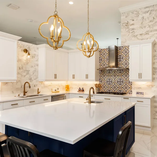 Beautiful Luxury Home Kitchen White Cabinets — Stock Photo, Image