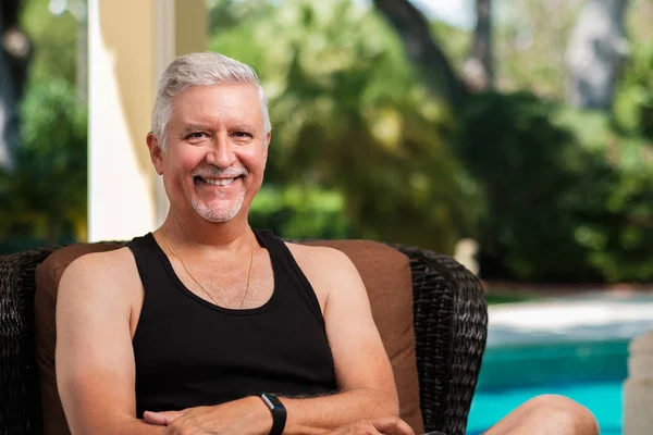 Hombre guapo de mediana edad —  Fotos de Stock