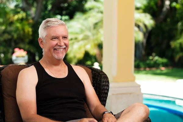 Hombre guapo de mediana edad —  Fotos de Stock