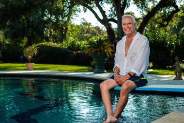 Yakışıklı orta yaş erkek