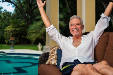 Yakışıklı orta yaş erkek