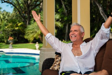 Yakışıklı orta yaş erkek