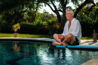 Yakışıklı orta yaş erkek