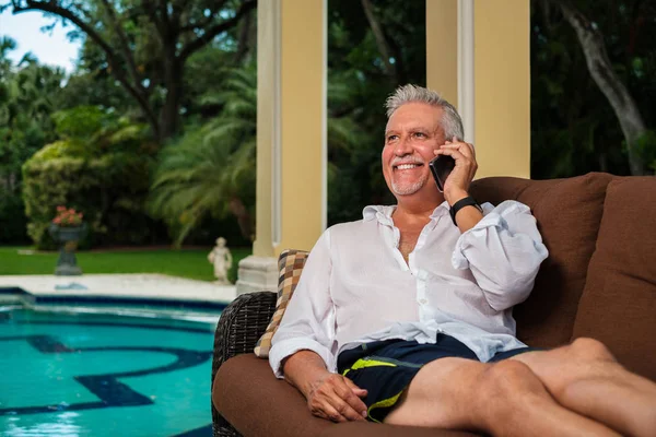 Hombre guapo de mediana edad —  Fotos de Stock