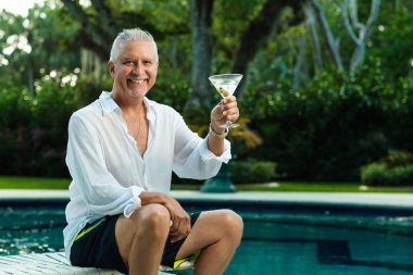 Yakışıklı orta yaş erkek