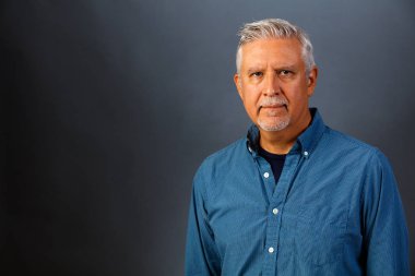 Yakışıklı erkek portresi