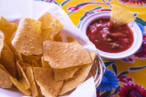 Patatine fritte e salsa — Foto Stock