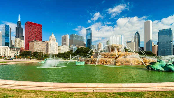 Chicago Illinois Usa August 2011 Grant Park Cityscape Buckingham Fountain — Stock Photo, Image