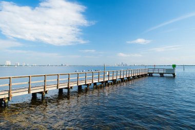 Tampa, Florida 'daki Hillsborough Körfezi' ne bakan Ballast Point Parkı 'ndaki tekne rampası.