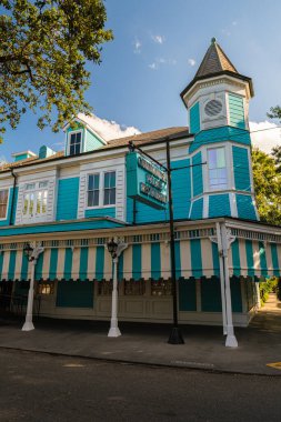 New Orleans, Louisiana USA - 30 Eylül 2019: Washington Bulvarı 'ndaki tarihi Kumandan Sarayı Restoranı manzarası.