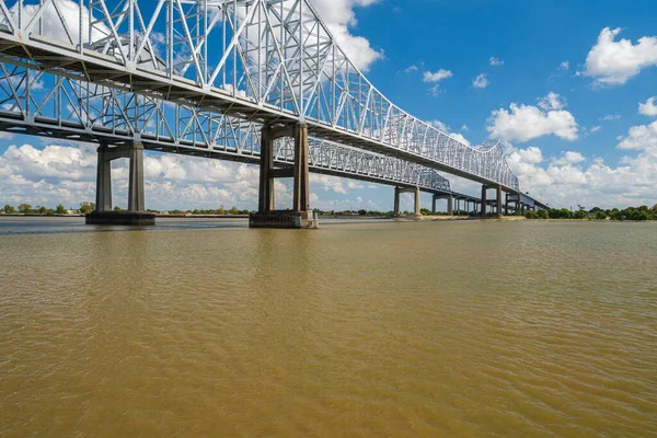 New Orleans Louisiana Daki Mississippi Nehri Üzerinde Numaralı Otoban Köprüsü — Stok fotoğraf