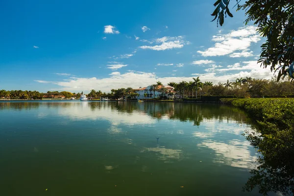 Coral Gables Florida Usa Januari 2014 Rumah Tepi Laut Modern — Stok Foto