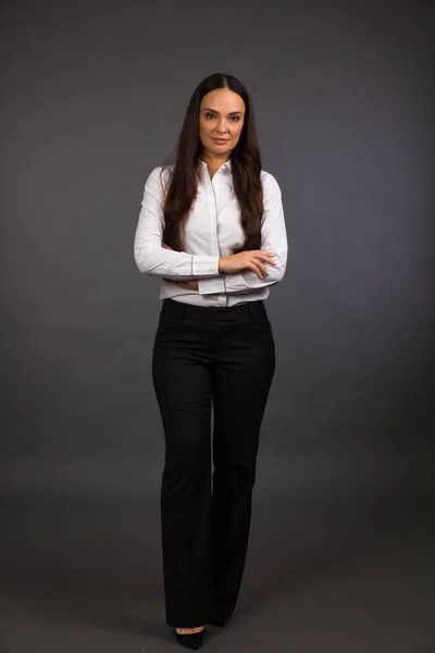 Retrato Estúdio Bela Jovem Mulher Fundo Cinza — Fotografia de Stock