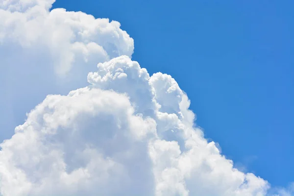 Felhő Kék Égen — Stock Fotó