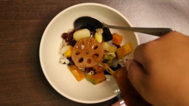 Ice Tao Teung ve Longan Juice, Tayland-Çin tatlısı..