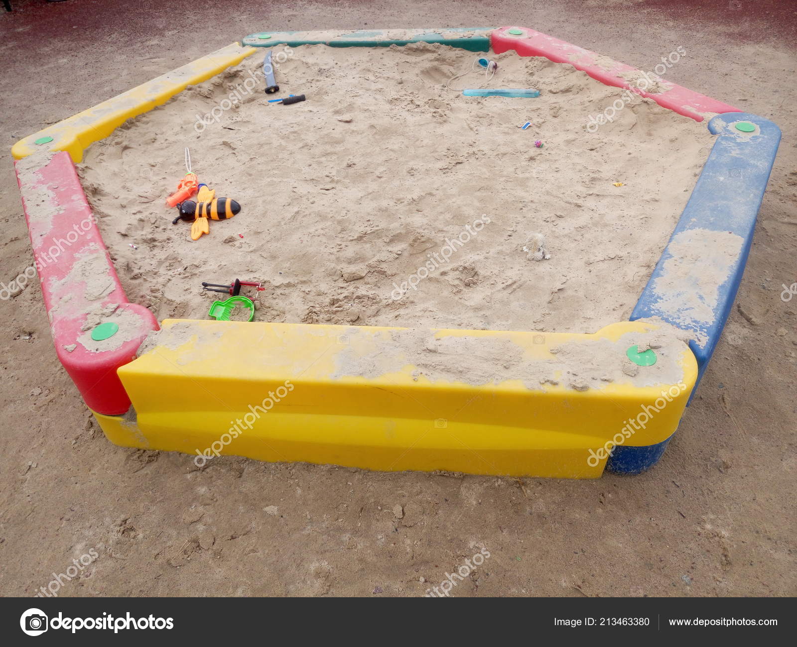 kids plastic sandpit