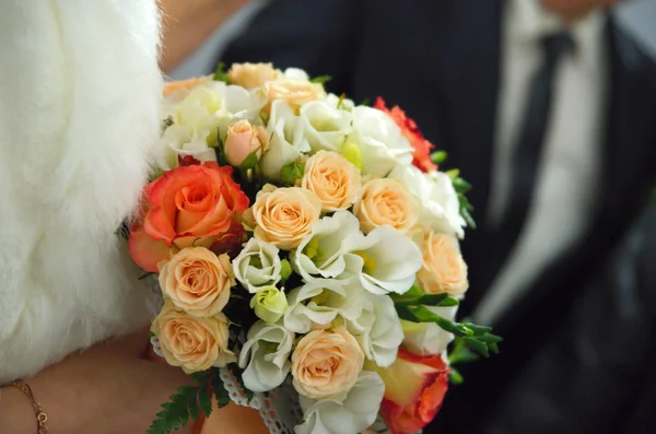 wedding, flowers, bouquet, bride, flower, bridal, beautiful, floral, background, rose, white, pink, green, marriage, dress, beauty, decoration, love, romance, nature, arrangement, color, celebration, romantic, female