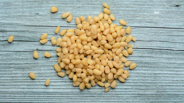 Семена кедра — стоковое фото