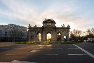 Puerta de Alcala, Madrid, İspanya, Madrid eski kapılardan biri. Fransa, Aragon ve Catalunia gelen insanların giriş oldu. Şehrin bir dönüm noktası olduğunu