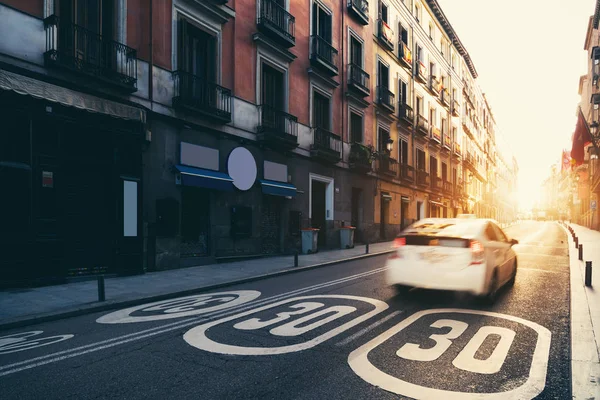 Madrid Centro Cidade Rua Velha Edifícios Durante Nascer Sol Madrid — Fotografia de Stock