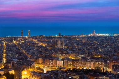 Barcelona, Catalonia, İspanya Barselona şehir manzarası akşam sırasında Üstten Görünüm