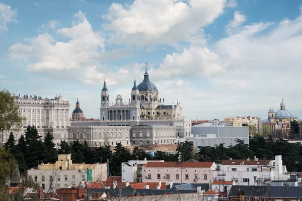 Madrid Landmark Landschap Van Santa Maria Real Almudena Kathedraal Het — Stockfoto