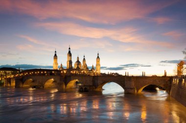 Katedral Basilica of Our Lady sütun, Zaragoza başkenti Aragon, İspanya.