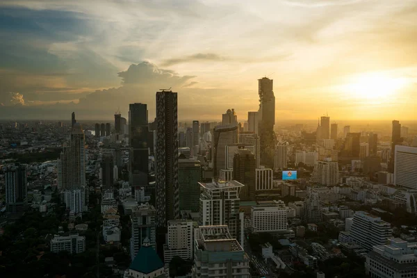 曼谷市商业区的现代建筑 在日落期间 泰国的天际线 — 图库照片