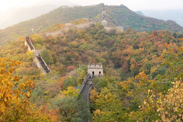 Čína Velká Zeď Vzdálený Pohled Komprimované Věže Stěny Segmenty Podzimní — Stock fotografie