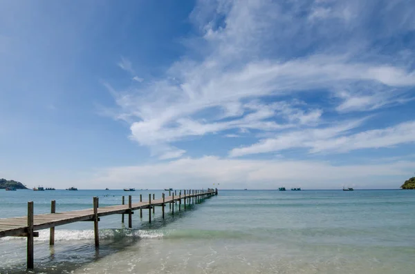 Houten Pier Tussen Zonsondergang Phuket Thailand Zomer Vakantie Vakantie Reisinformatie — Stockfoto