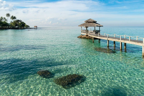 Muelle Madera Entre Atardecer Phuket Tailandia Concepto Verano Viajes Vacaciones — Foto de Stock