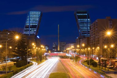 Castilla Meydanı (Plaza Castilla) olduğunu tanımlayan yeni ekonomik merkezi Madrid, İspanya. Madrid şehrin turistik konumlar biridir
