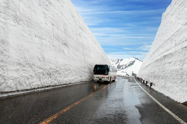 Mur Neige Kurobe Alpin Japon Avec Bus Pour Les Touristes — Photo