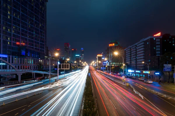 Φως Μονοπάτια Στην Οδό Στο Πεκίνο Κεντρική Επιχειρηματική Περιοχή Νύχτα — Φωτογραφία Αρχείου