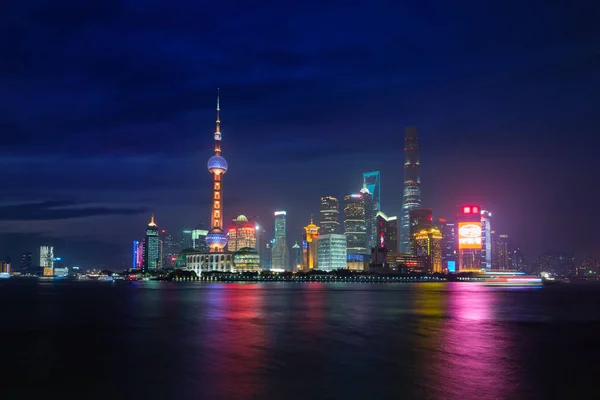 Twilight Sköt Med Shanghai Skyline Och Floden Huangpu Shanghai Kina — Stockfoto