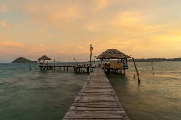 Perfecte Zomer Tropisch Paradijs Strand Met Lounge Stoelen Resort Phuket — Stockfoto