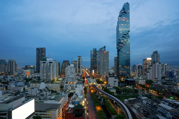Bangkok Transport Skymningen Med Modern Business Building Från Ovanifrån Bangkok — Stockfoto